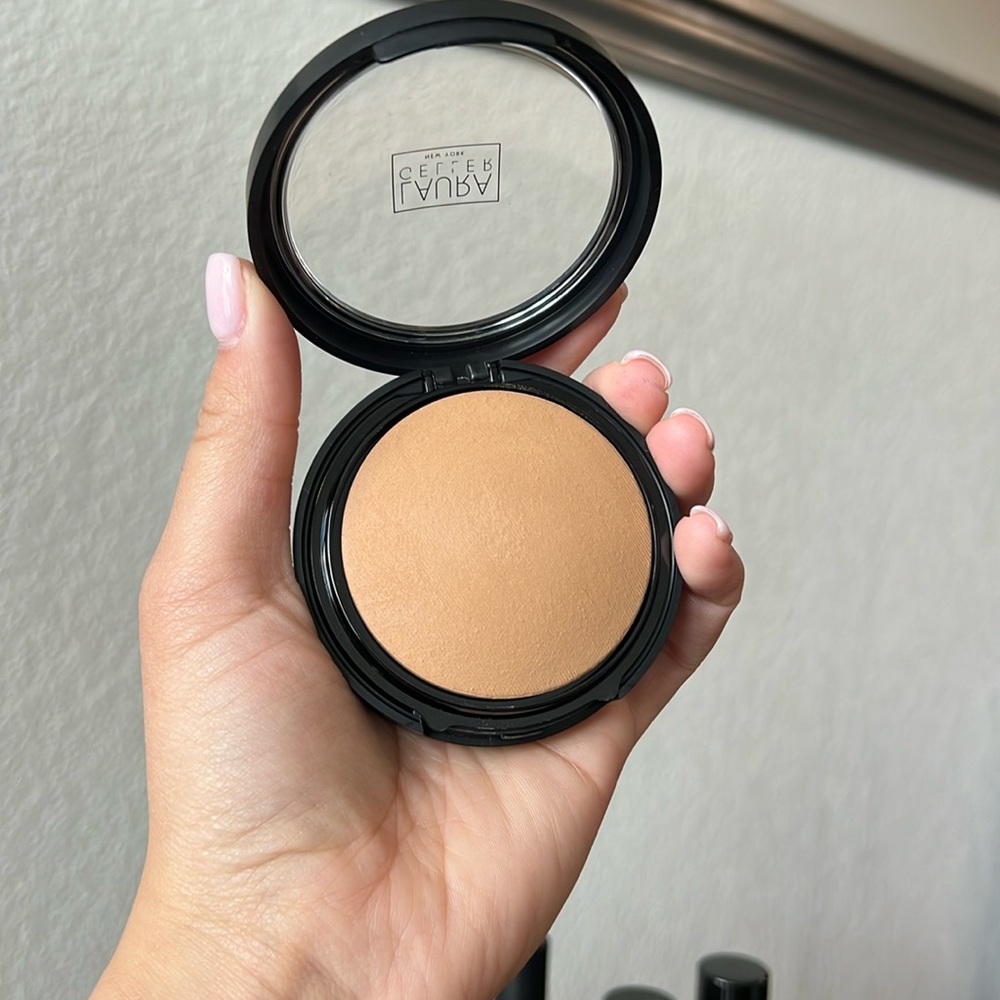 Laura Geller - double take, baked versatile powder foundation. HONEY